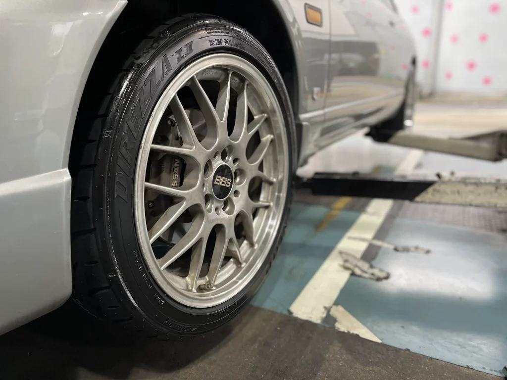日産 R33 スカイライン タイヤ交換